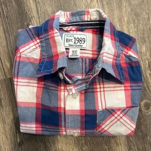 Kids size 5/6 Children’s Place long sleeve button down shirt